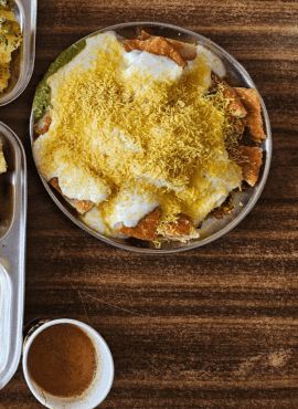 snacks in vadodara, best gujarati snacks near NH48, hotel grand darshan