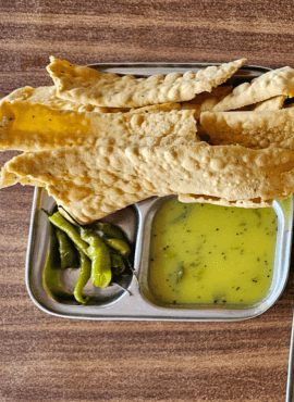 snacks in vadodara, best gujarati snacks near NH48, hotel grand darshan