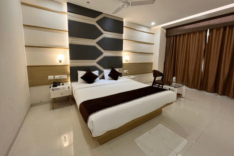 deluxe double rooms, rooms in Vadodara, hotel grand darshan