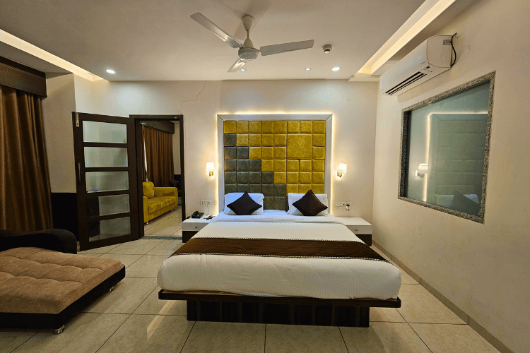 hotel with suite rooms, family suite rooms, hotel grand darshan