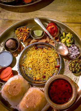 snacks in vadodara, best gujarati snacks near NH48, hotel grand darshan